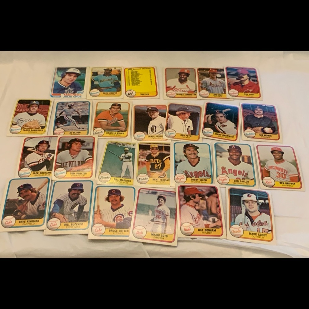 Bundle of Baseball Cards Lot 201*